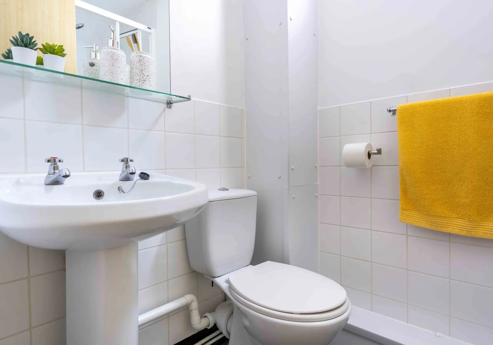 gold-en-suite-ty-wills-6a16d2d09fc94