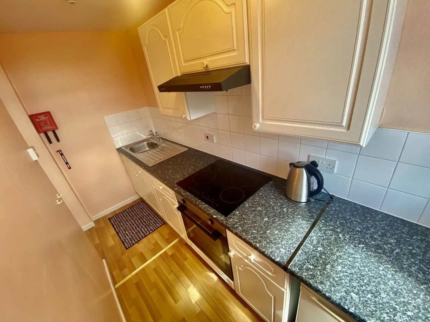 1-room-flat-of-31m2-in-swansea-6a17e1ddbd2d6